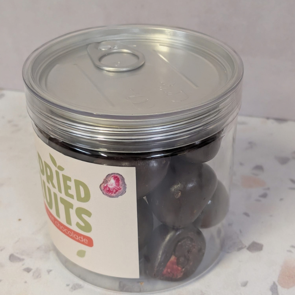 Aardbei gevriesdroogd omhuld met chocolade